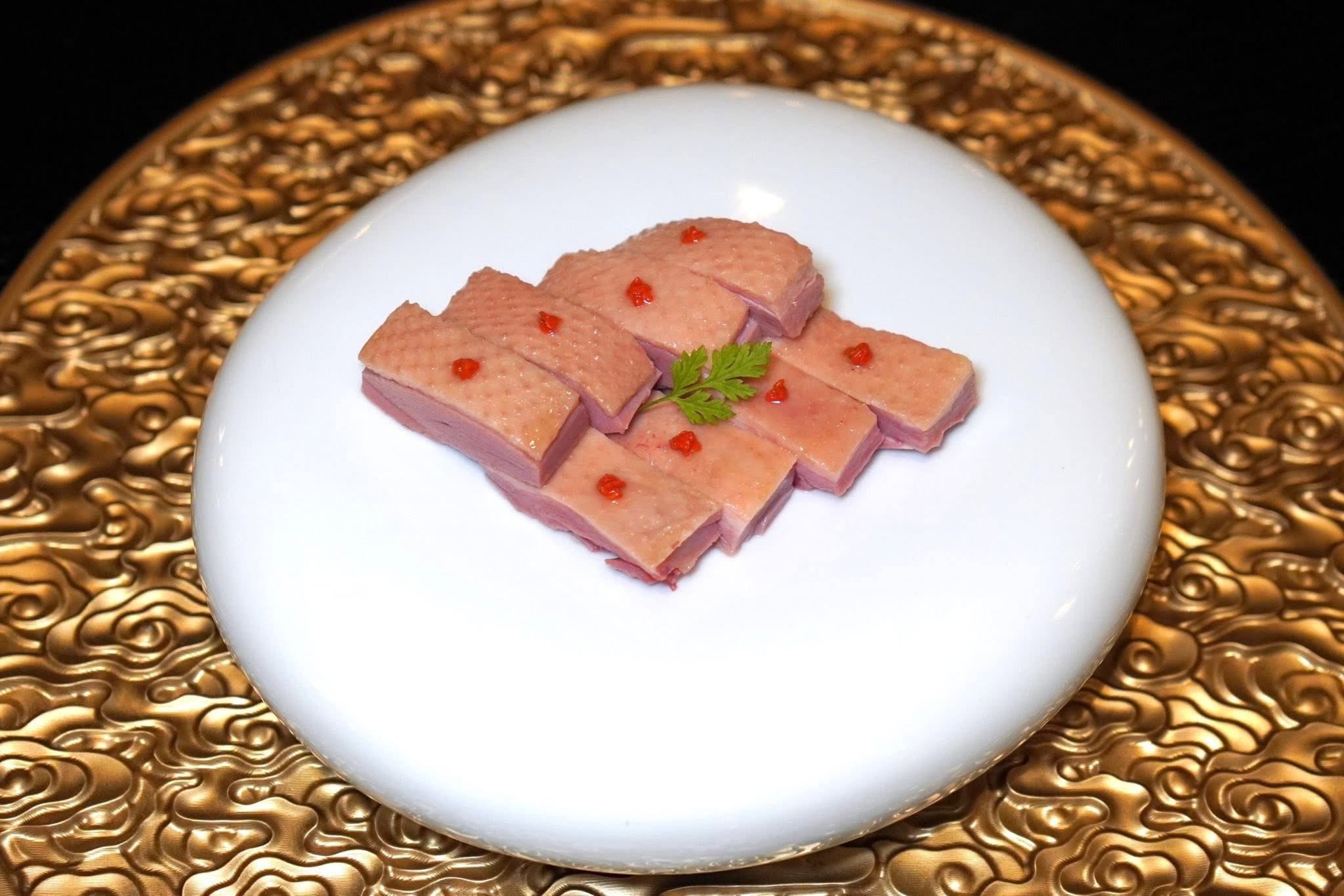 金陵盐水鸭 (258 MOP+) Jinling-style salted duck เมนูเป็ดต้มน้ำเกลือมีต้นกำเนิดมาจากนครหนานจิง เนื้อเป็ดยังคงนุ่มฉ่ำ รสชาติเค็มเบา ๆ กลมกล่อม (17/20)
