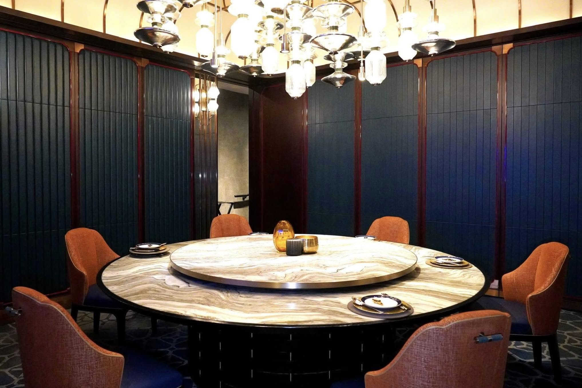 🎗️ The Londoner Hotel, Macau เป็นโรงแรมระดับ 🗝️ 1 MICHELIN Key ในย่าน Cotai ของเมืองมาเก๊า ภายใต้การตกแต่งอย่างหรูหราในธีมเมืองหลวงของประเทศอังกฤษยังมีสุดยอดห้องอาหารจีนที่แอบซ่อนตัวอยู่บนชั้น 2 นามว่า The Huaiyang Garden (淮揚曉宴)