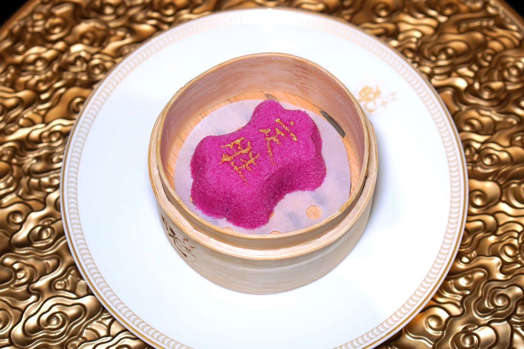传统定胜糕 (每位) (48 MOP+) Traditional Dingsheng cake (per person) ขนมติ้งเซิ่งเกานึ่งมีเนื้อสัมผัสเหนียวหนึบ มีกลิ่นหอมโดดเด่น (15/20)