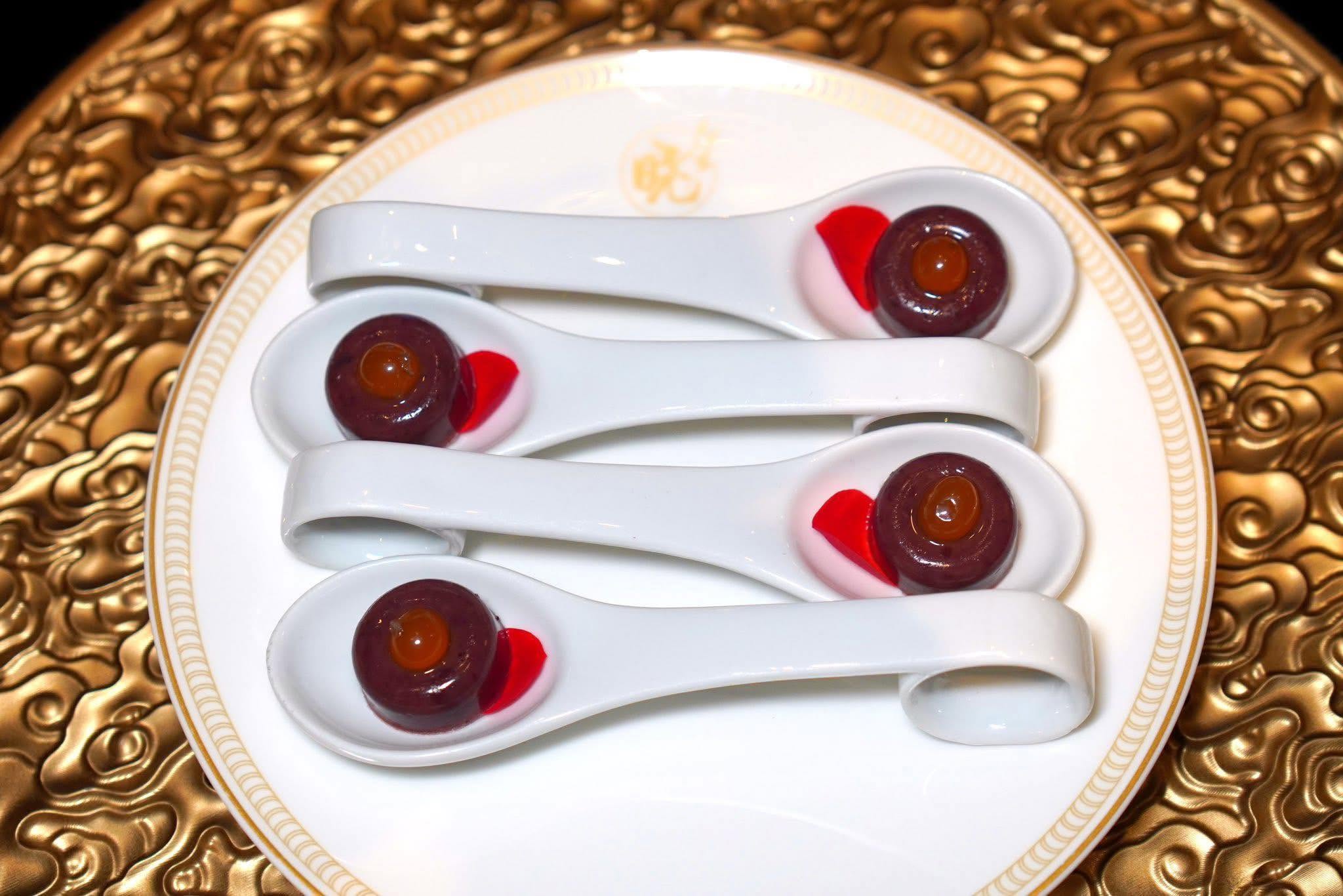 Mignardise ปิดท้ายมื้ออาหารด้วย Red bean cake with mango pearl